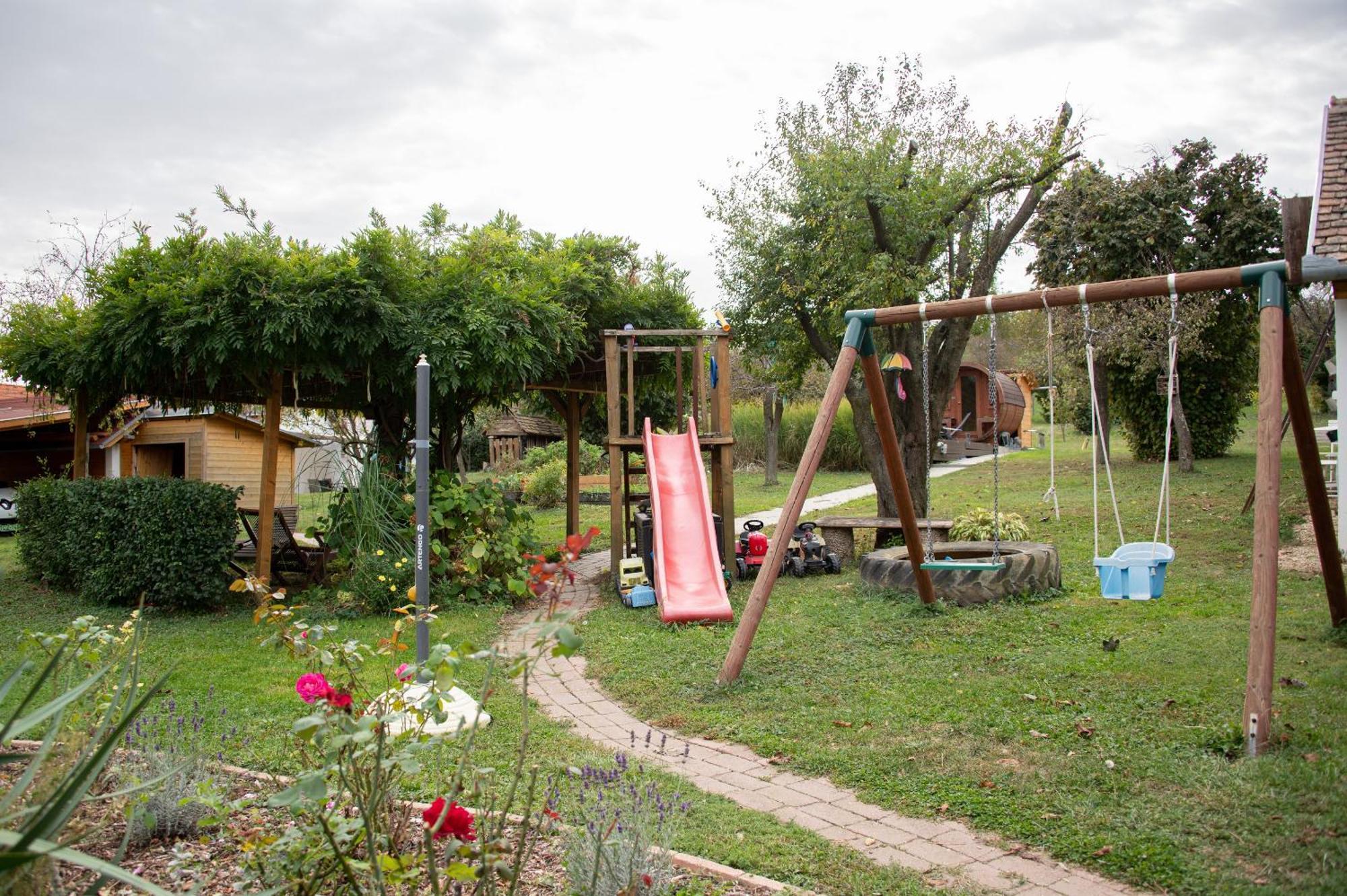 Rozsa Porta